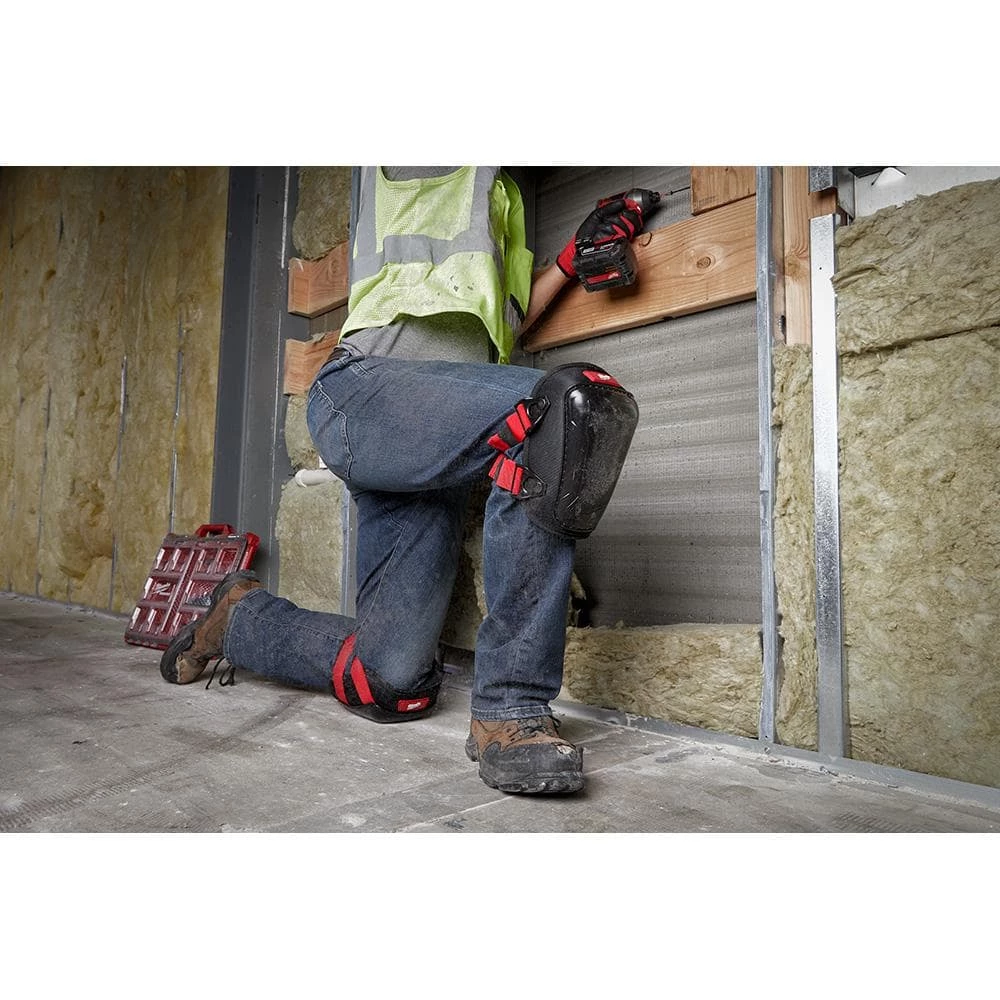 Milwaukee Hard Gel Knee Pads with PACKOUT Tool Bag 6 Milwaukee Hard Gel Knee Pads with PACKOUT Tool Bag - Image 6