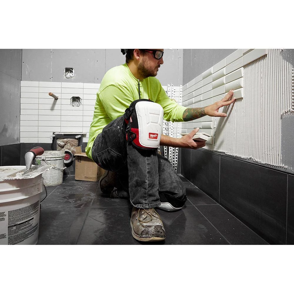 Milwaukee Non Marring Performance Knee Pad with PACKOUT Tool Bag 9 Milwaukee Non Marring Performance Knee Pad with PACKOUT Tool Bag - Image 9