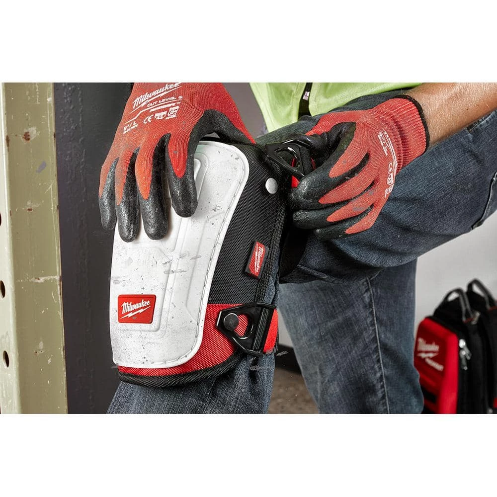 Milwaukee Non Marring Performance Knee Pad with PACKOUT Tool Bag 7 Milwaukee Non Marring Performance Knee Pad with PACKOUT Tool Bag - Image 7